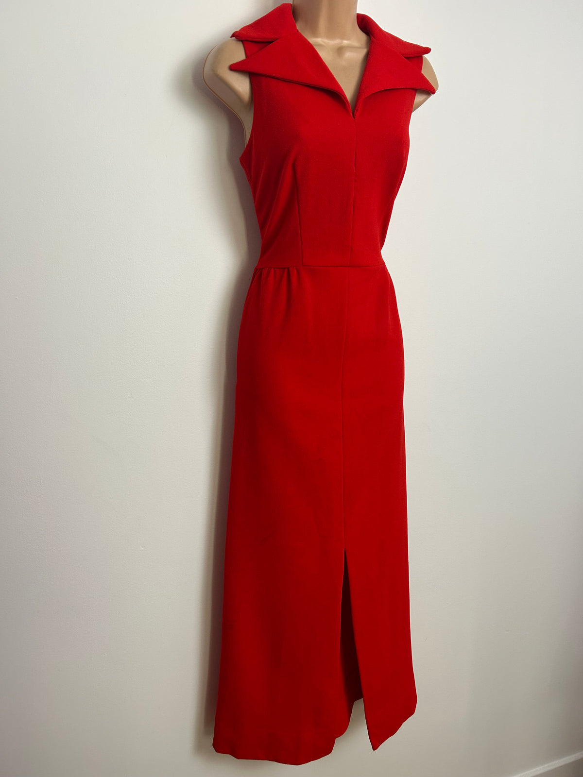 Vintage 1970s Size 8 Red Double Lapel Dagger Collar Sleeveless Maxi Dress