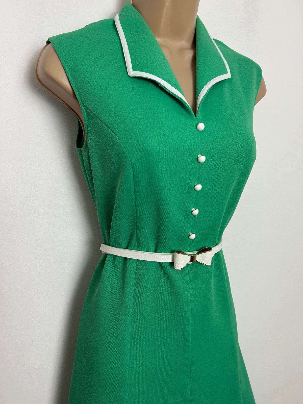 Vintage 1970s Size 12 Cute Green Sleeveless Belted Mod Day Dress
