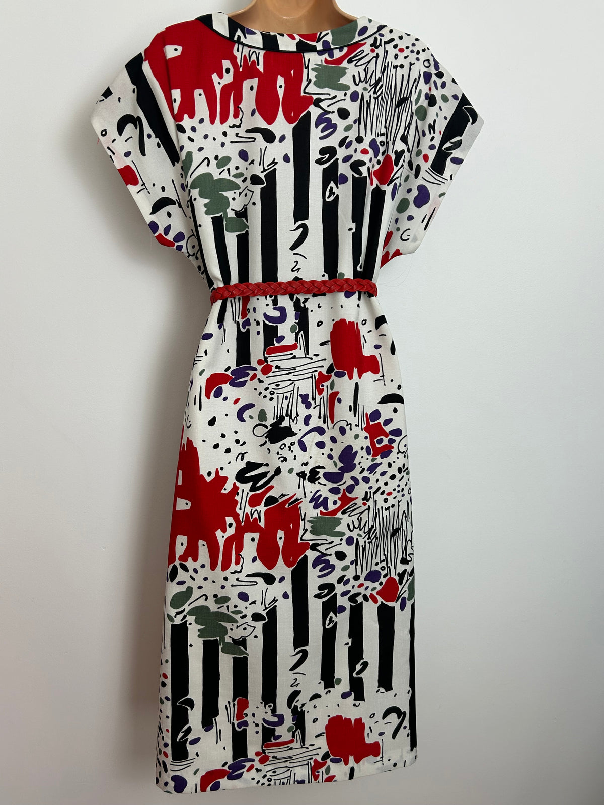 Vintage 1980s Size 16 White Red Black Purple Abstract Print Belted Straight Fitting Day Dress
