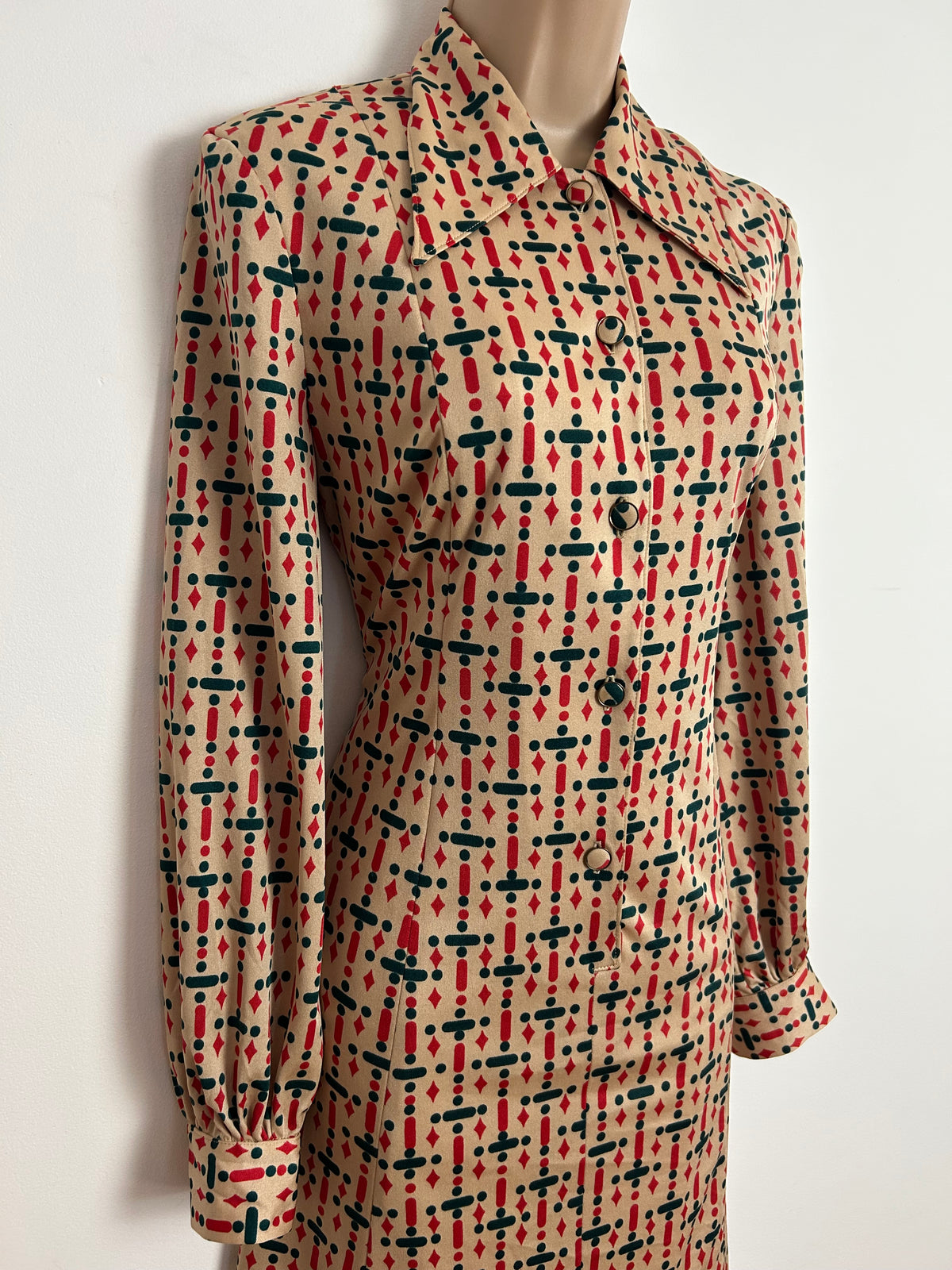 Vintage 1970s JAF Size 10-12 Beige Dark Green & Red Abstract Print Long Sleeve Day Dress
