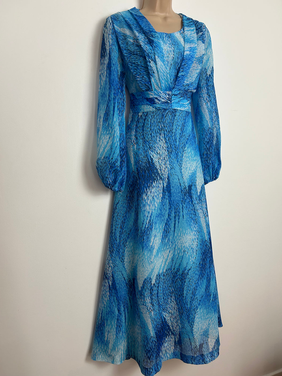 Vintage 1970s Size 14 Blue Tones Abstract Feathery Print Long Sleeve Chiffon Tie Back Maxi Dress
