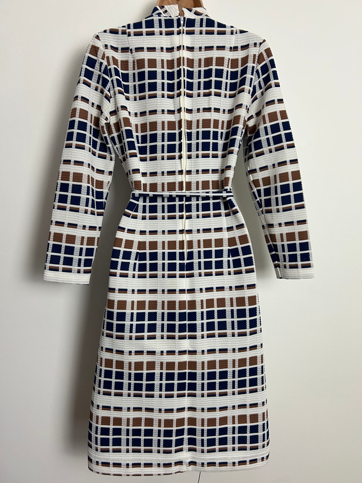 Vintage 1970s ELIZABETH TEES UK Size 10 White Brown Navy Blue Check Print Belted Mod Dress