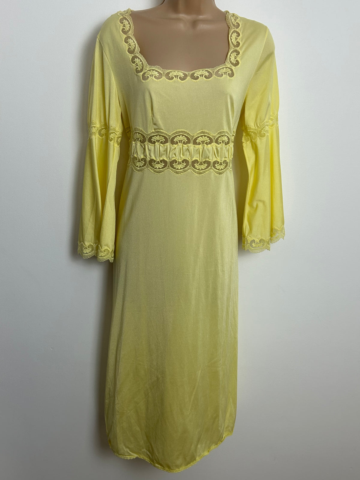 Vintage 1970s BIANCHERIA DI LUSSO Size 12 Cute Nylon Lace Panels Night Dress