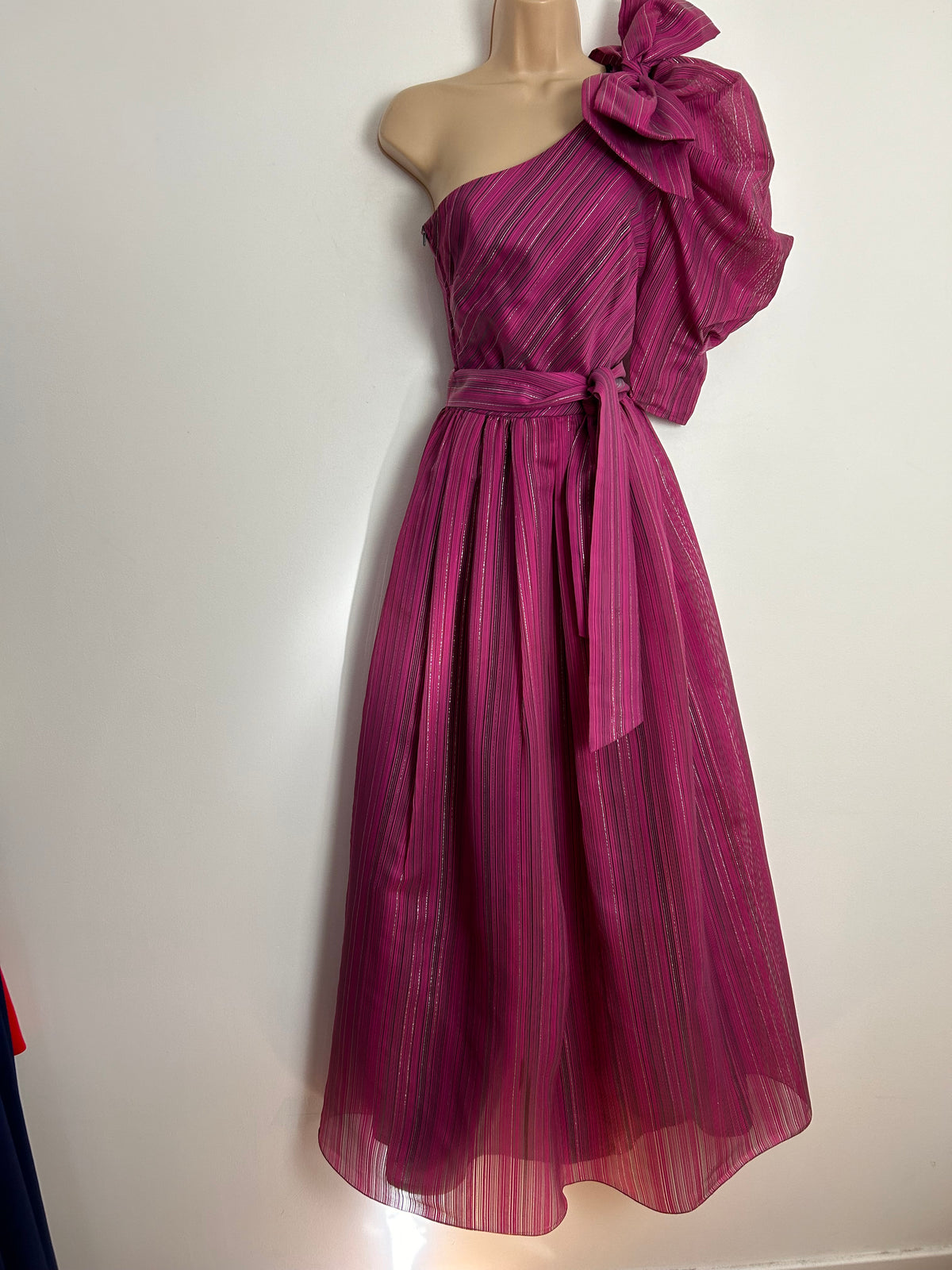 Vintage 1980s RONNETTA UK Size 6 Dark Pink & Black Stripe Print One Puffed Sleeve Bow Detail Belted Ballgown Occasion Dress