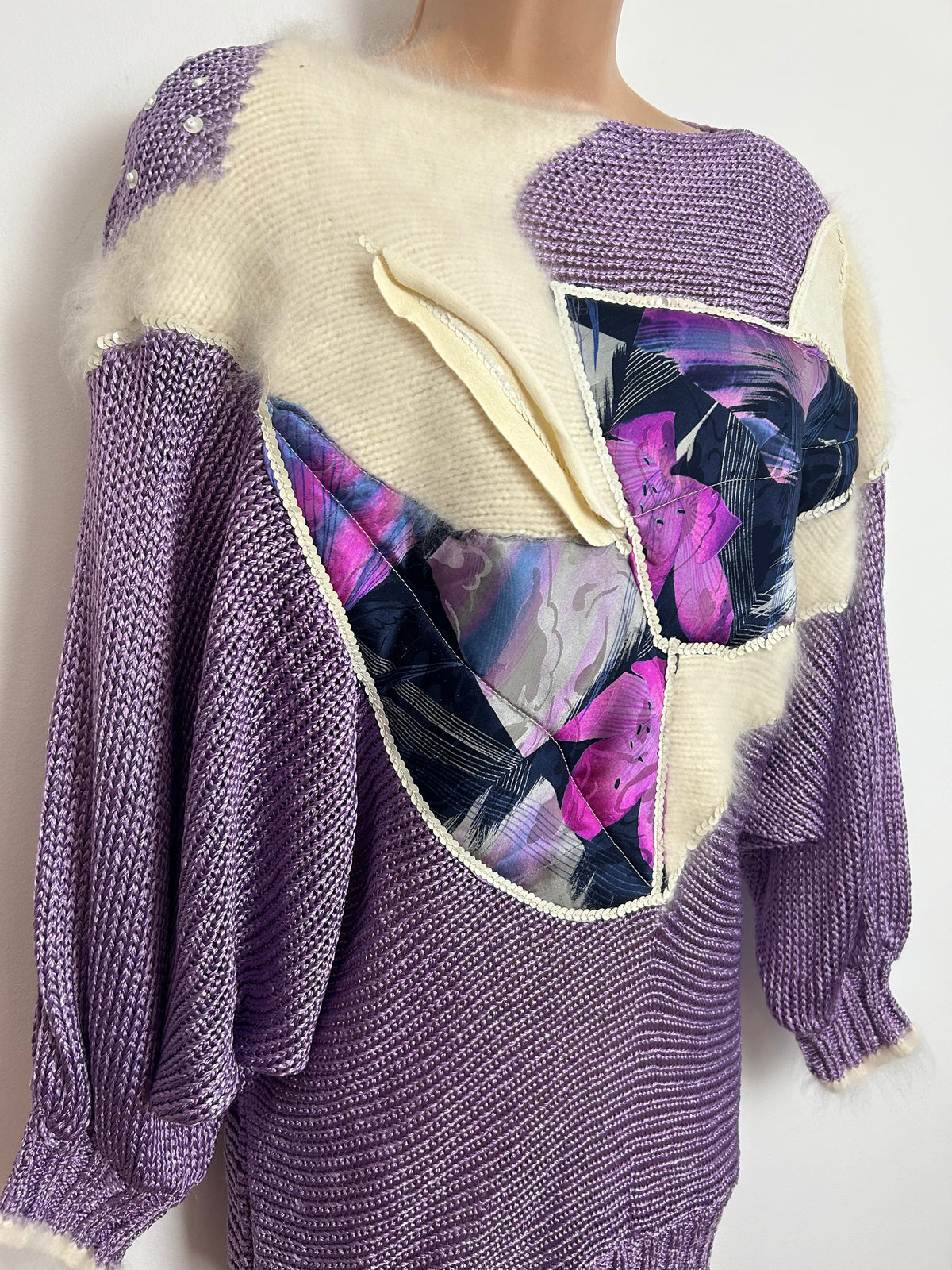 Vintage 1980s Size 12-14 Lilac & Cream Applique & Sequin Detail Slouchy Bat Wing Jumper