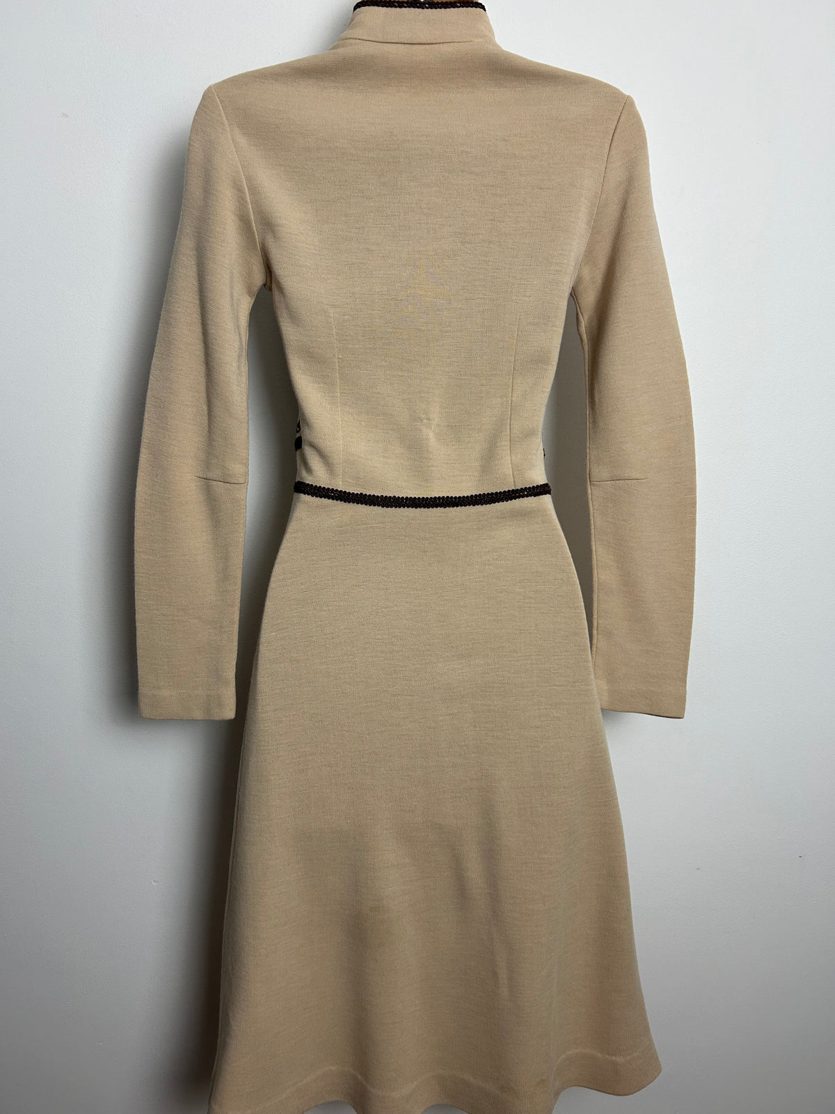 Vintage Early 1970 LOUIS CARING Size 6 Beige & Brown Braid Trim Zip Front Long Sleeve Dress