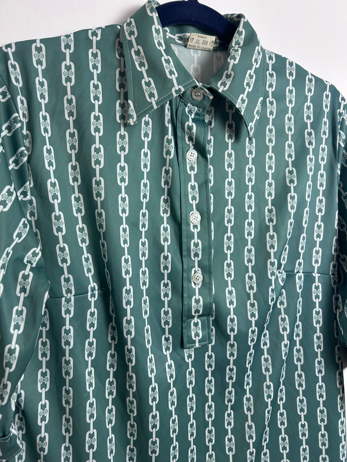 Vintage 1970s UK Size 12 Green & White Abstract Chain Print Long Sleeve Shirt