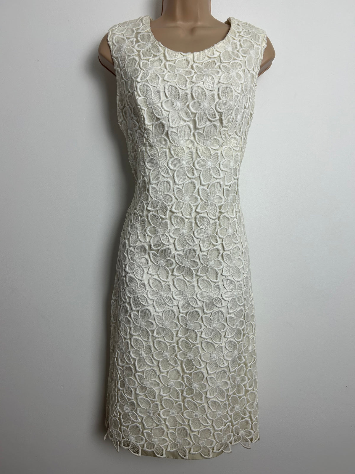 Vintage 1960s VERA MONT PARIS Size 10 White Embroidered Lace Fully Lined Occasion Mod Shift Dress