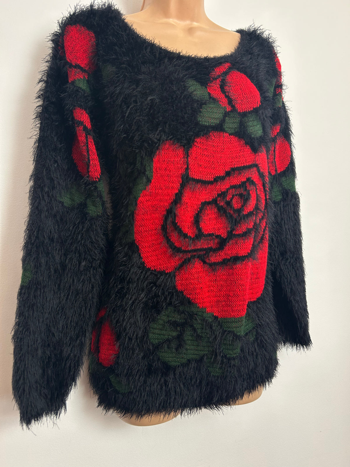 AMY VERMONT Size 10-12 Black & Red Floral Super Soft Fluffy Jumper