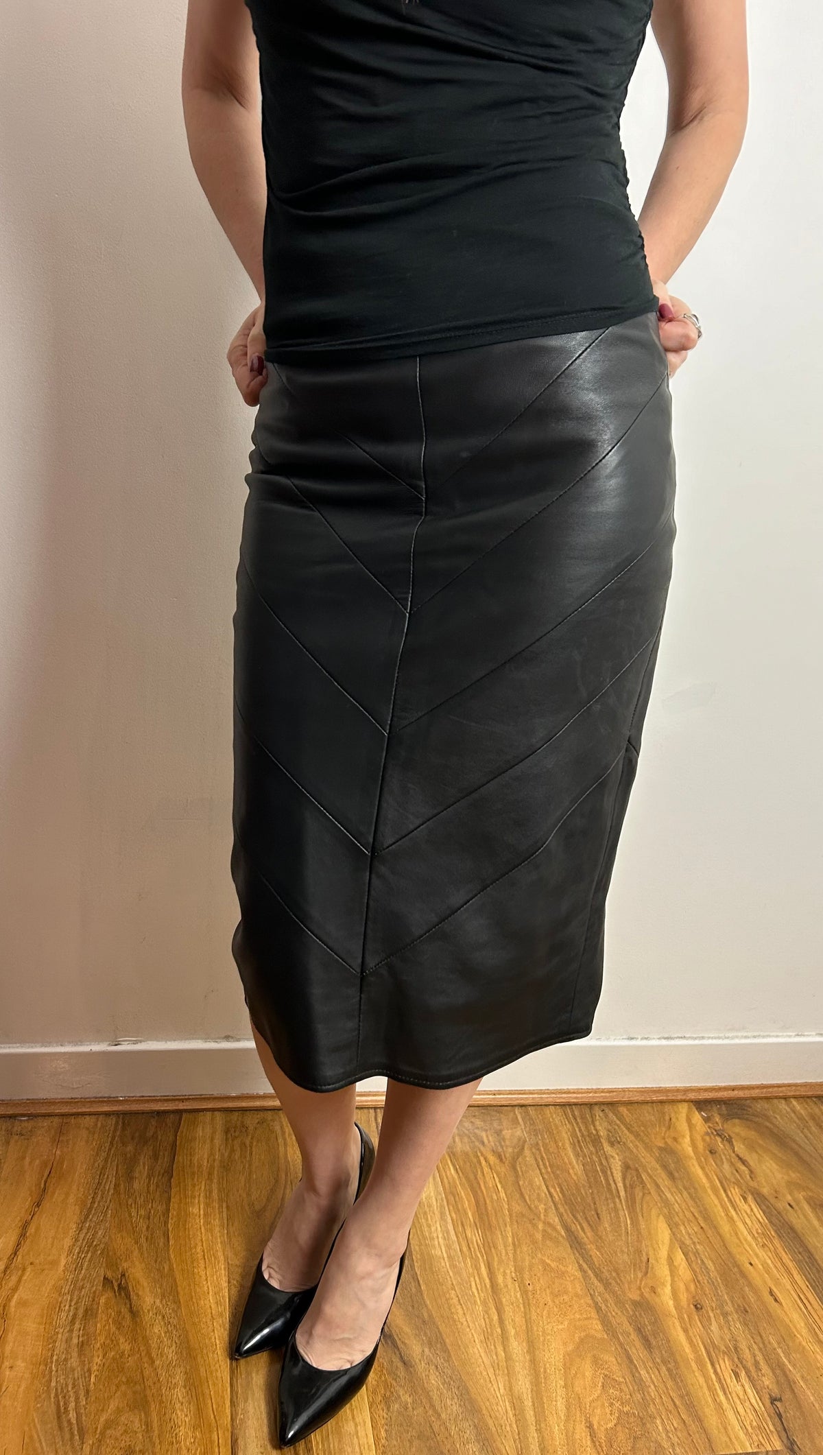 Vintage 1980s MICHEL BOYARD UK Size 6-8 Black Leather Pencil Skirt