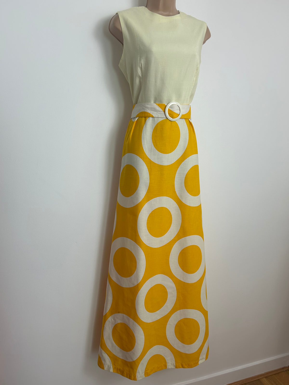 Vintage 1970s CAPRICCIOS BYROTER OF LONDON Size 10 Yellow White & Very Pale Lemon Circle Print Belted Maxi Dress