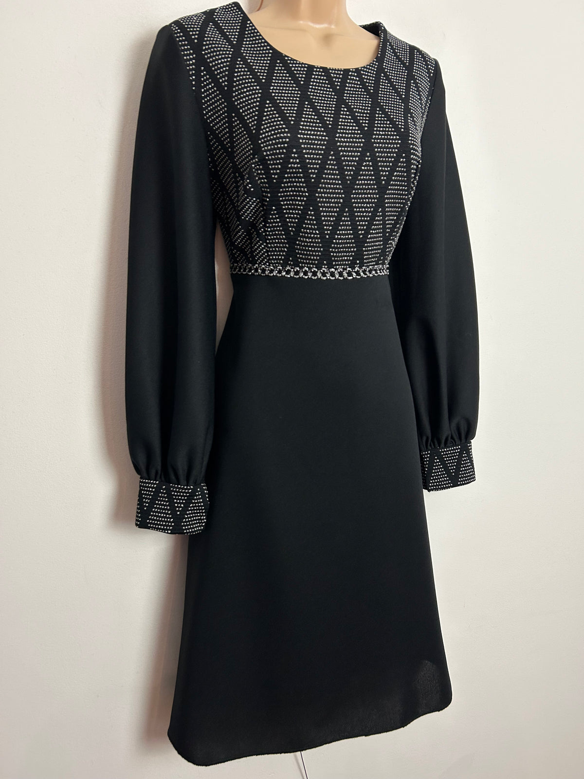 Vintage 1970s UK Size 10 Black & Sliver Lurex Long Sleeve Mod Party Occasion Dresss