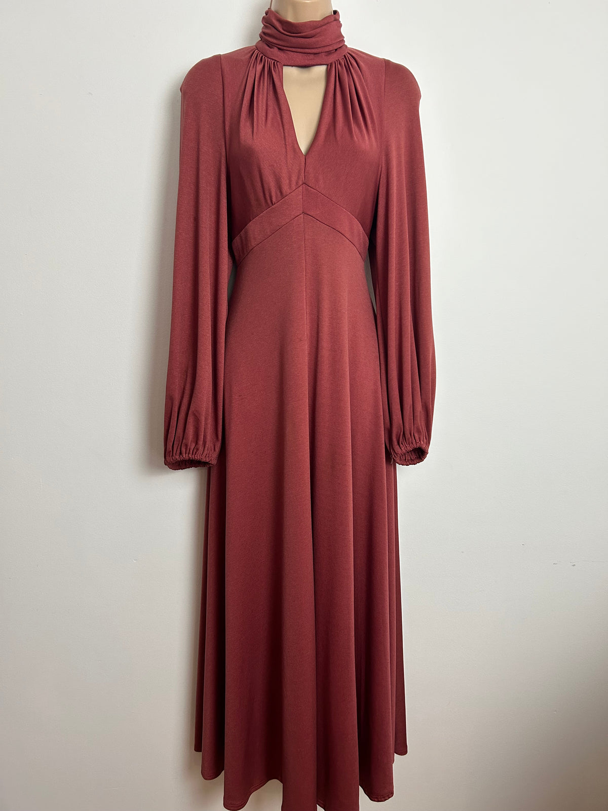 Vintage 1970s JOHN MARKS BY ANNE TYRELL Size 6-8 Dusky Pink Keyhole Long Sleeve Maxi Dress