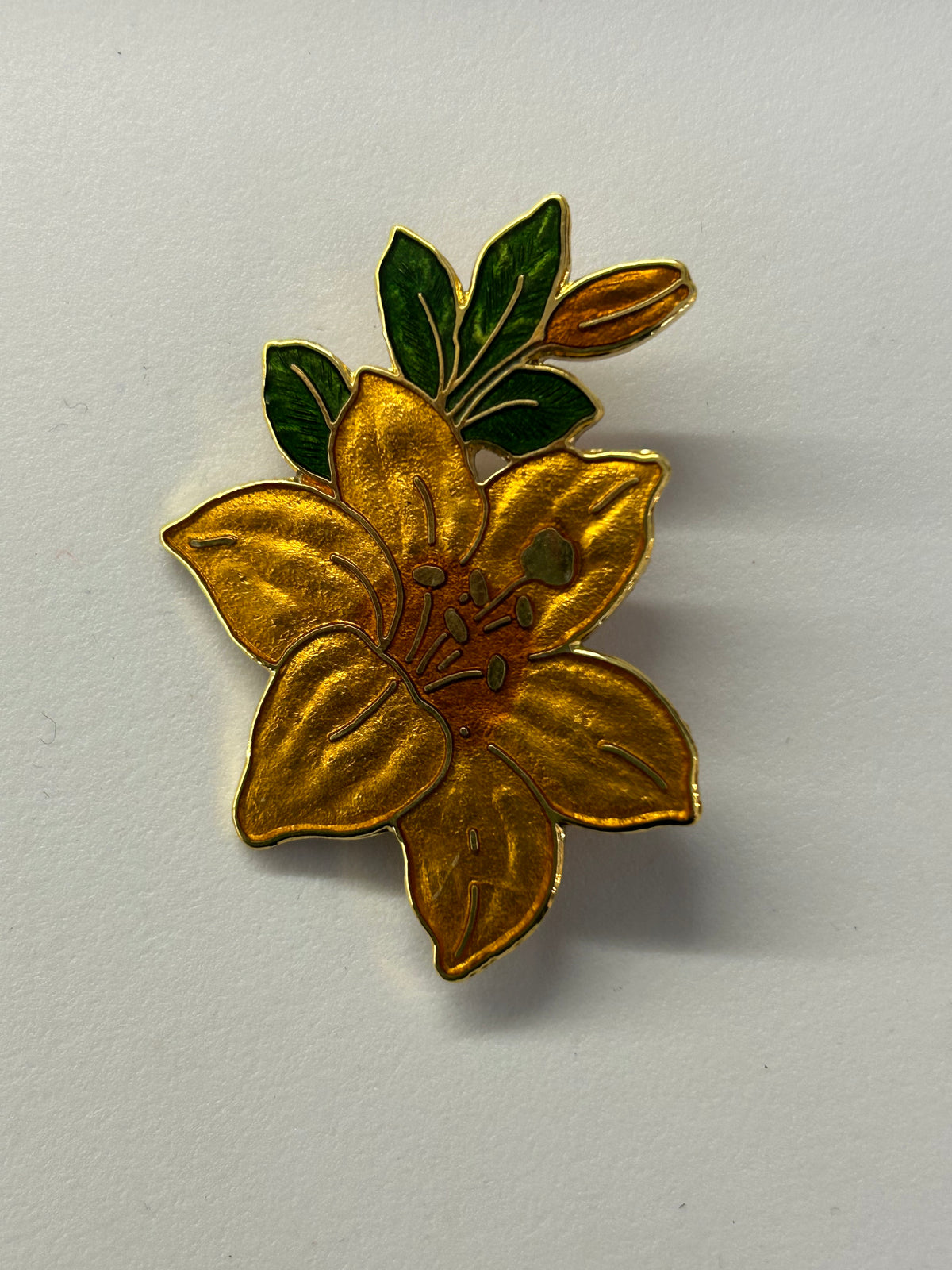 Vintage FISH & CROWN Beautiful Gold Tone & Coisonne Enamel Lily Flower Brooch.