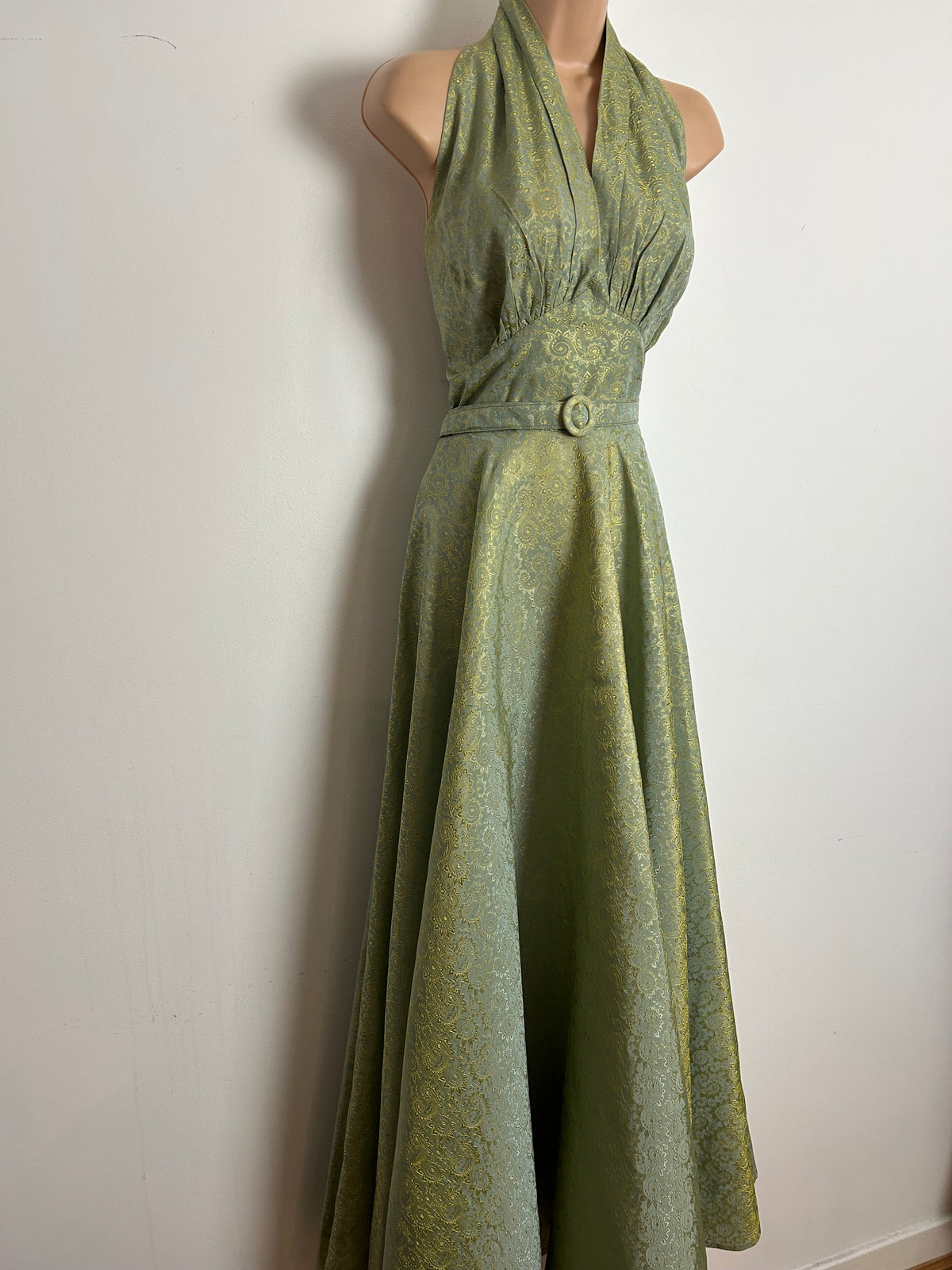 Vintage 1940s Size 8 Stunning Pale Green & Gold Paisley Brocade Halter Neck Belted Full Length Evening Gown