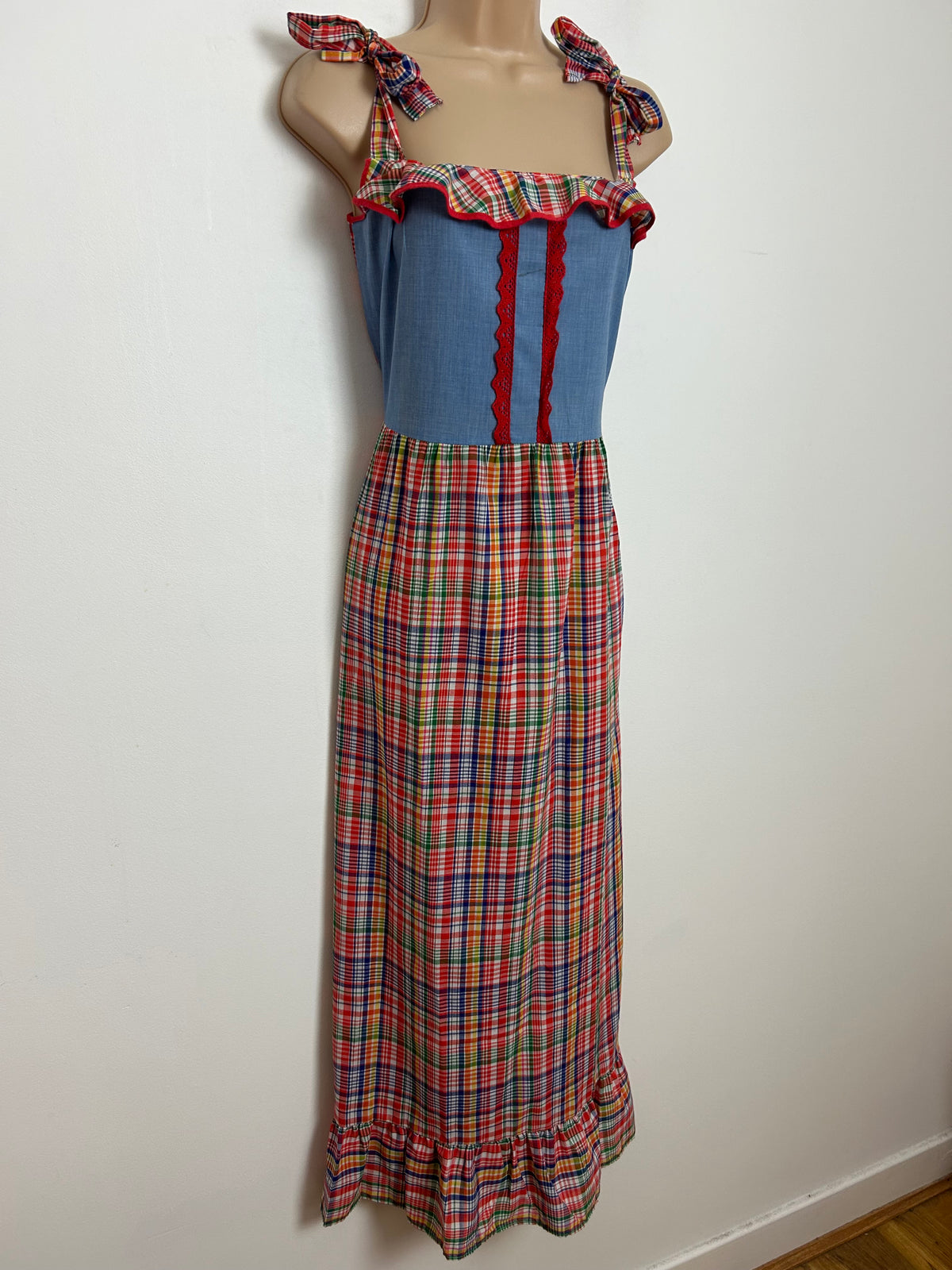 Vintage 1970s Size 12 Red Blue Green & White Check Print Tie Shoulder Summer Festival Holiday Smock Dress
