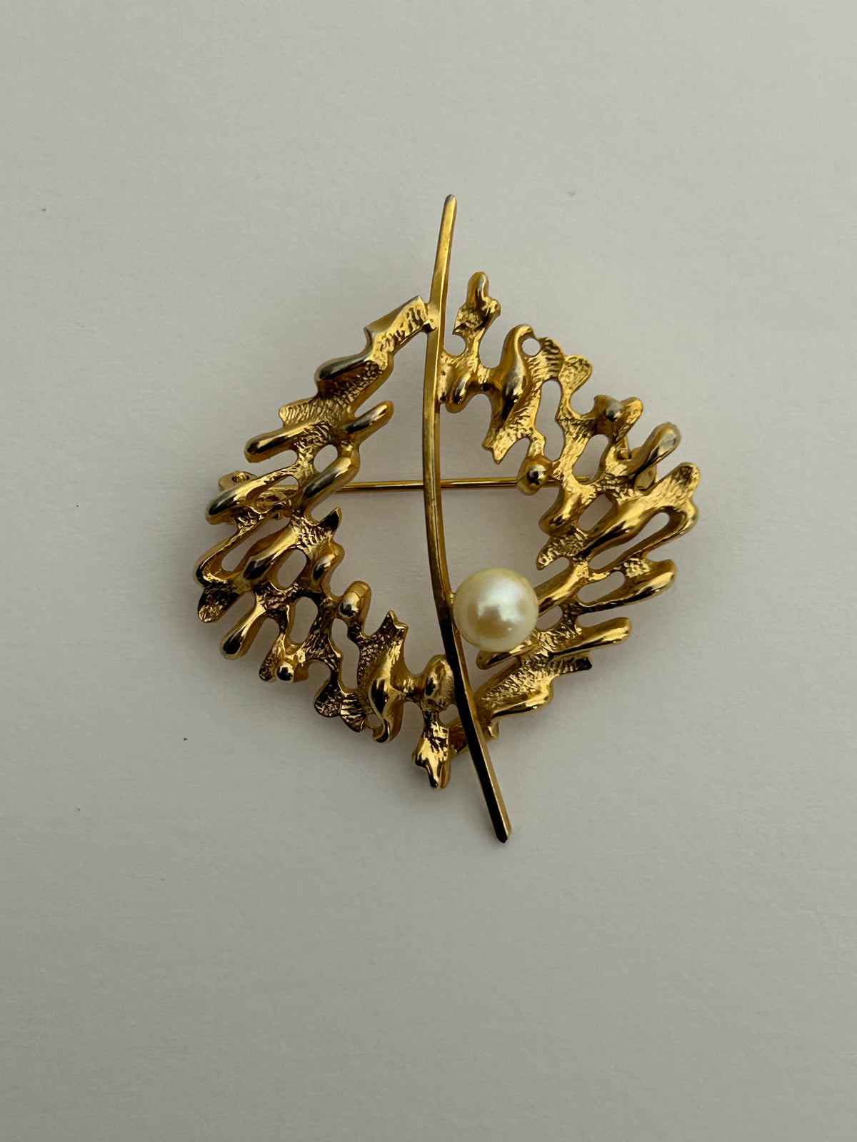 Vintage 1960s Gold Tone Modernist Brooch Set With a Real Pearl