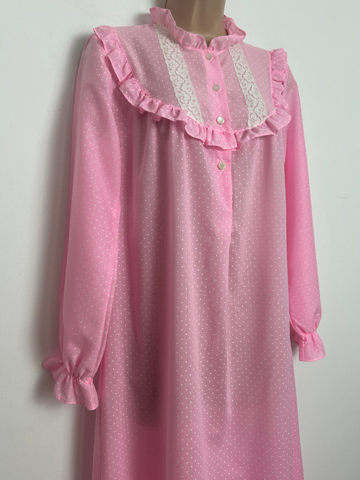 Vintage Size 10-12 Pink & White Polka Dot Lace & Ruffle Trim Long Sleeve Smock Style Nightdress