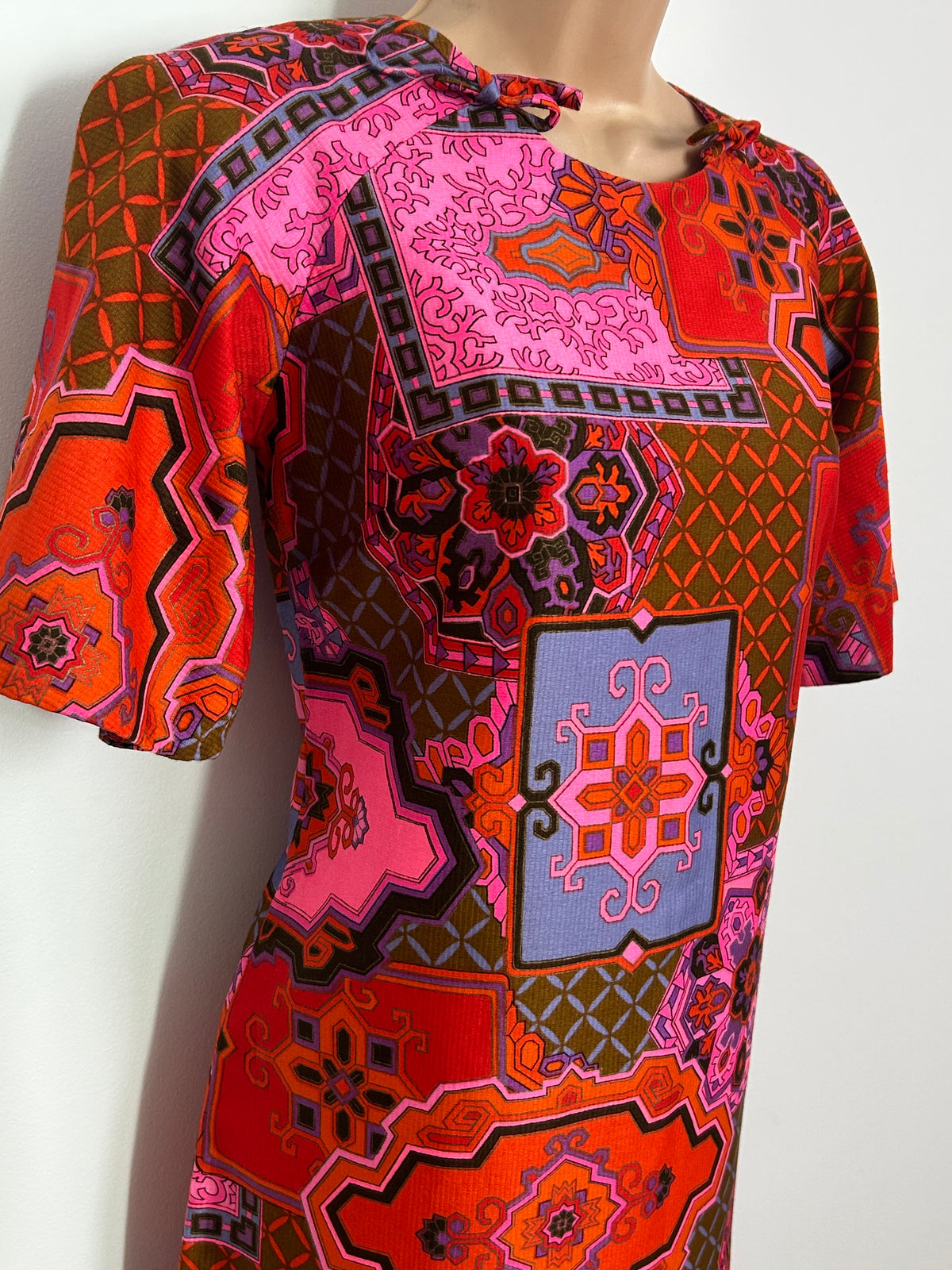 Vintage Late 1960s BJ'S Fashions Honolulu Size 6-8 Red Pink Orange & Blue Psychedelic Geo Print Mod Shift Dress