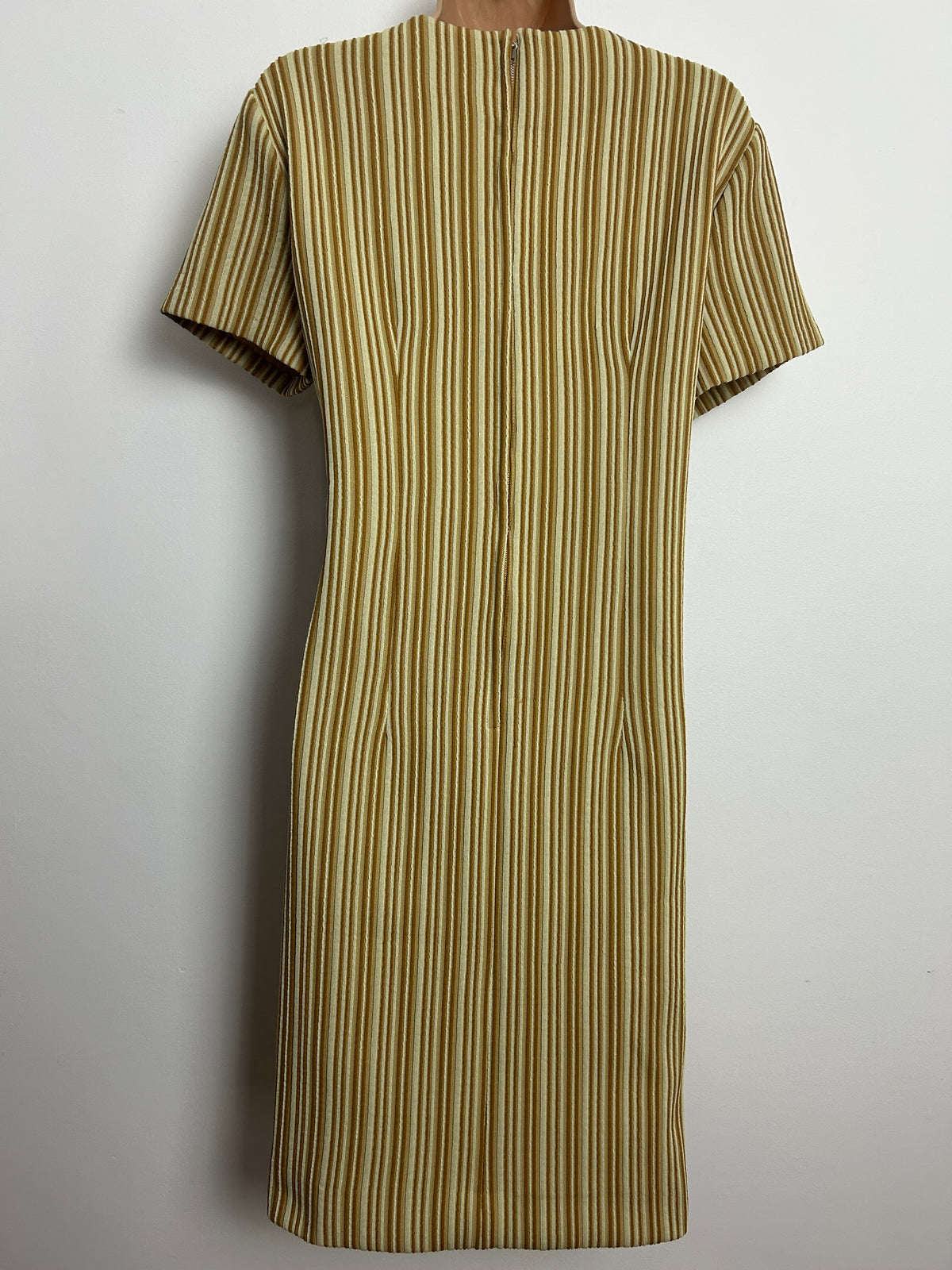 Vintage 1960s Size 16 Tan Brown & Beige Stripe Crimplene Button & Bow Detail Shift Mod Dress