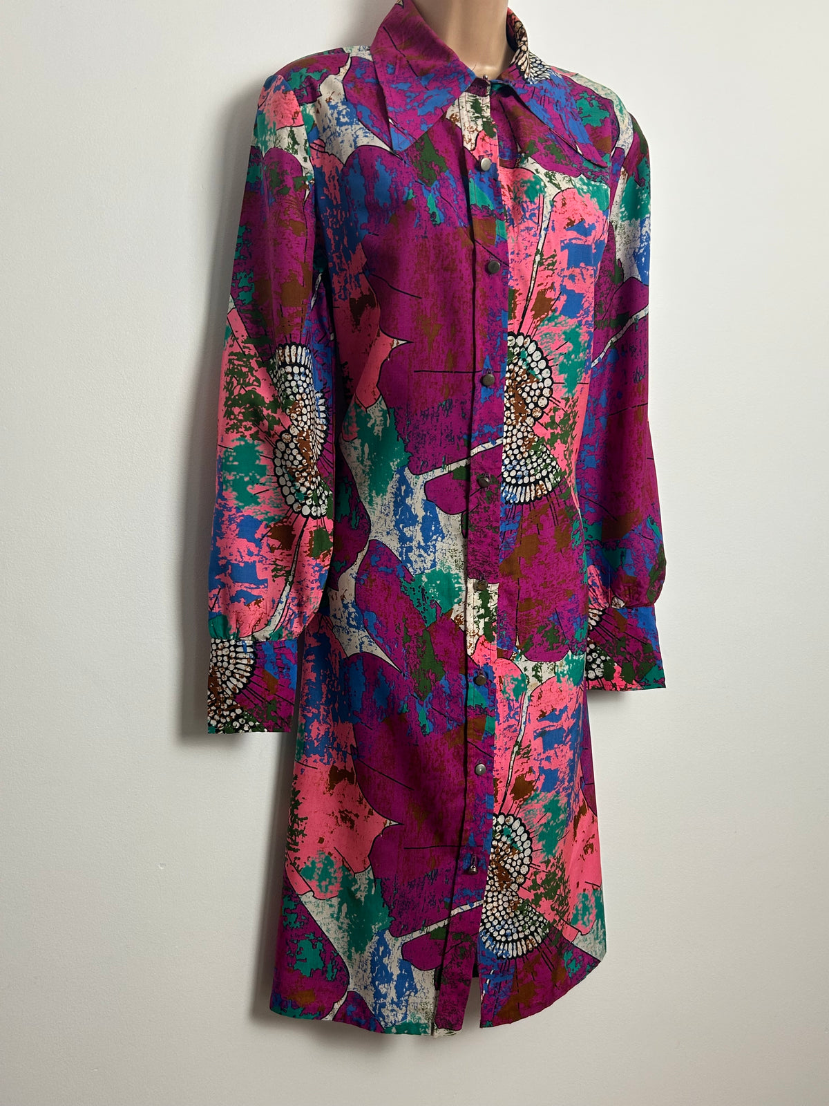 Vintage 1970s THE HOUSE OF LAVINIA Size 12-14 Purple Pink & Green Abstract Dagger Collar Shift Dress