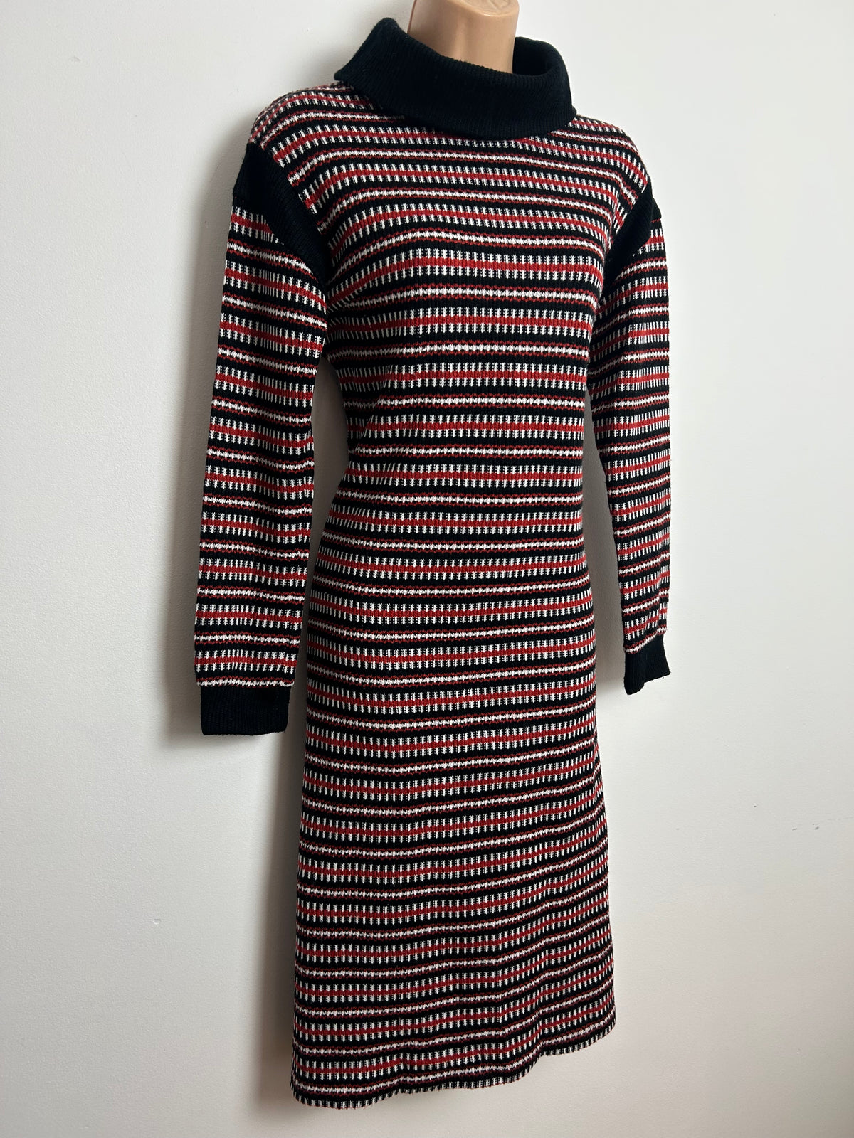 Vintage Late 1970s ST MICHAEL Size 14-16 Black Red & White Stripe Knitted Long Sleeve Shift Jumper Style Dress