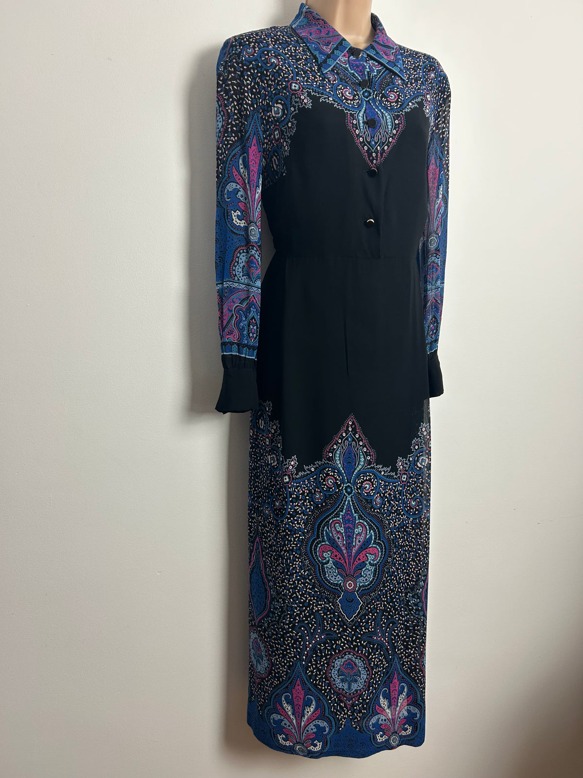 Vintage 1970s Size 12-14 Black Blue  Pink Scarf Print Long Sleeve Maxi Dress