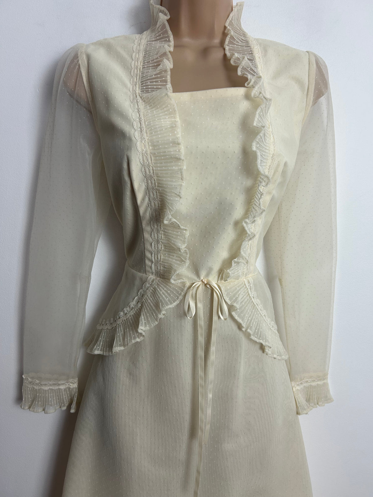 Vintage 1970s Size 10 Cream Chiffon Ruffle & Peplum Long Sleeve Occasion Dress
