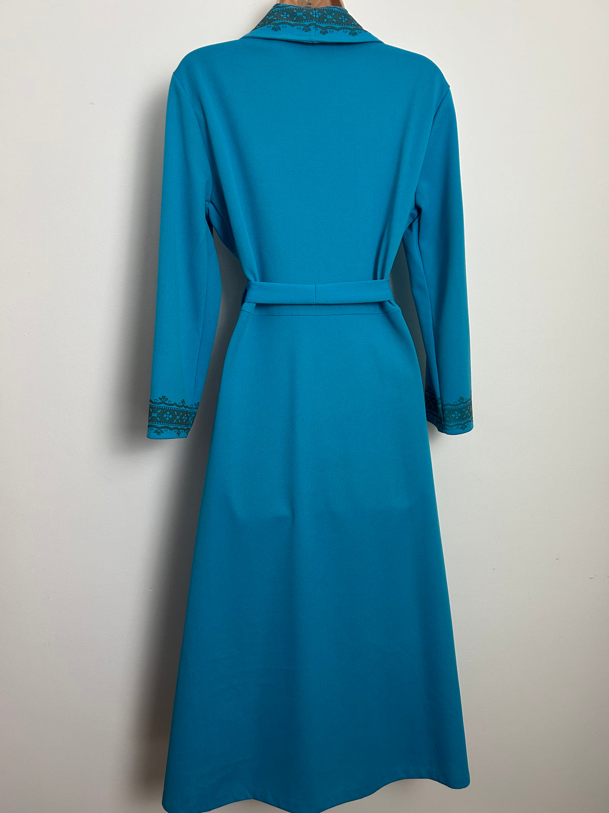 Vintage 1970s Size 8-10 Peacock Blue Contrast Pattern Full Wrap Belted Housecoat Dressing Gown