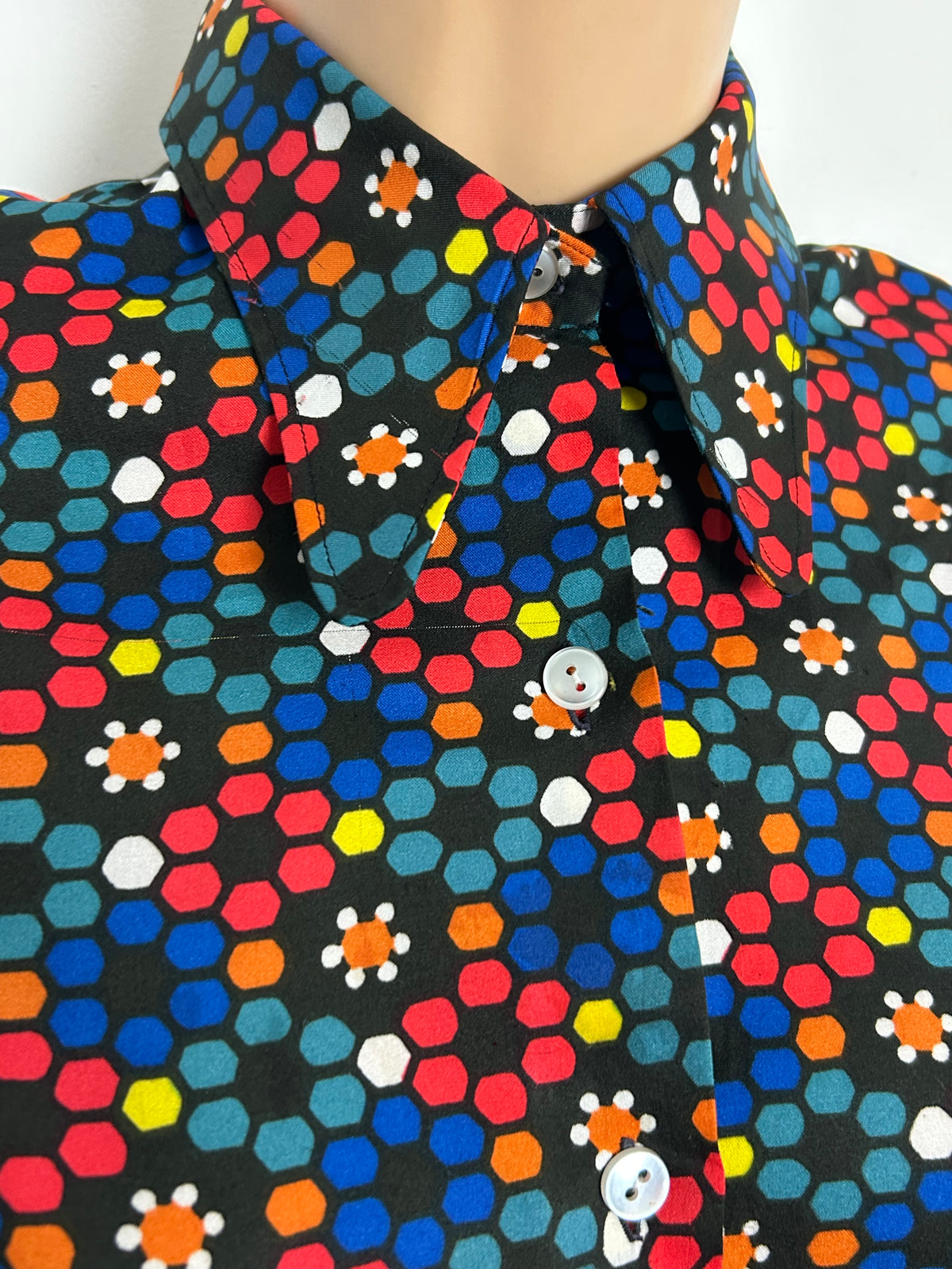 Vintage 1970s PARISIAN Size 8-10 Black Multicolour Abstract Print Beagle Collar Shirt