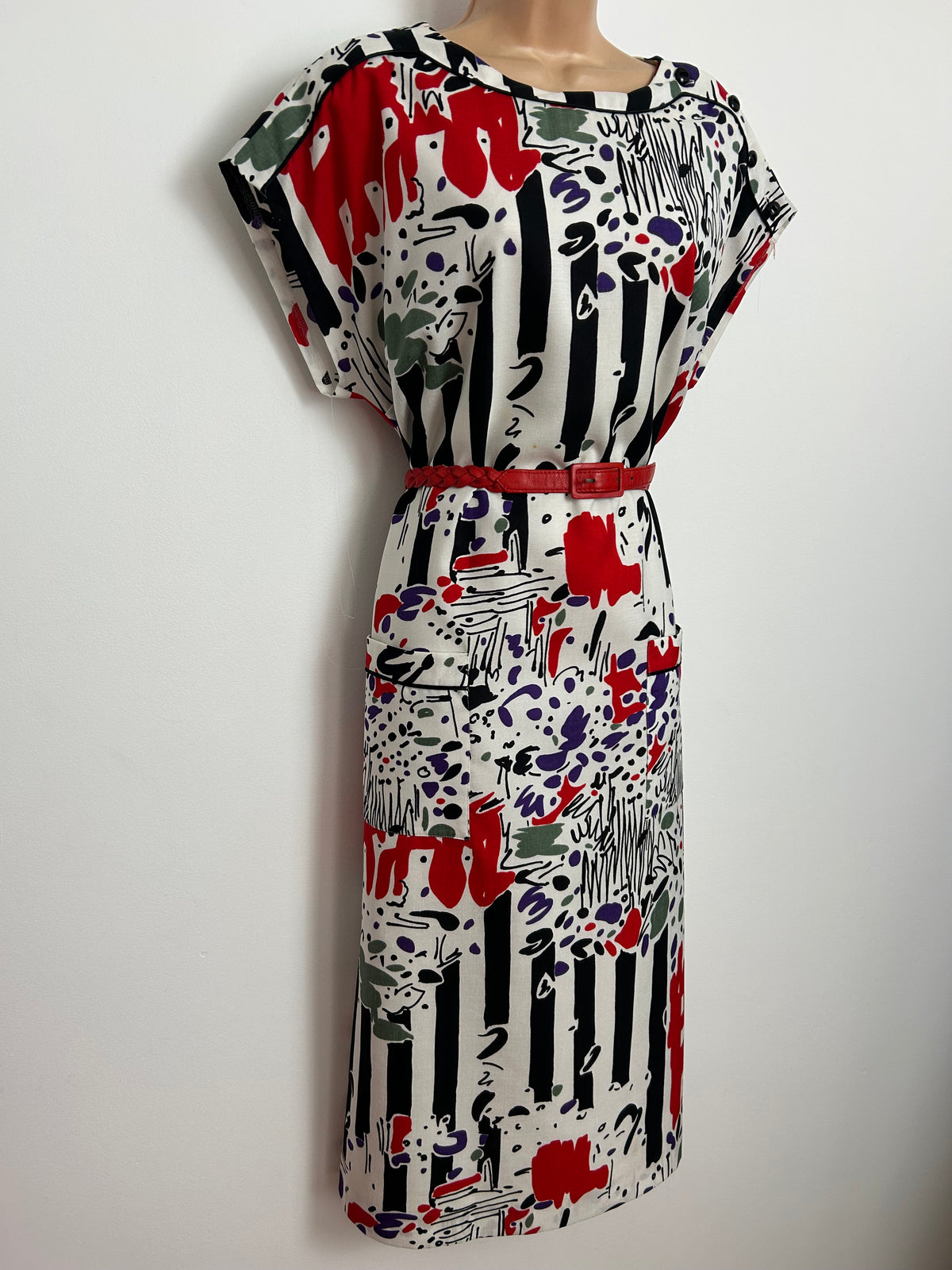 Vintage 1980s Size 16 White Red Black Purple Abstract Print Belted Straight Fitting Day Dress