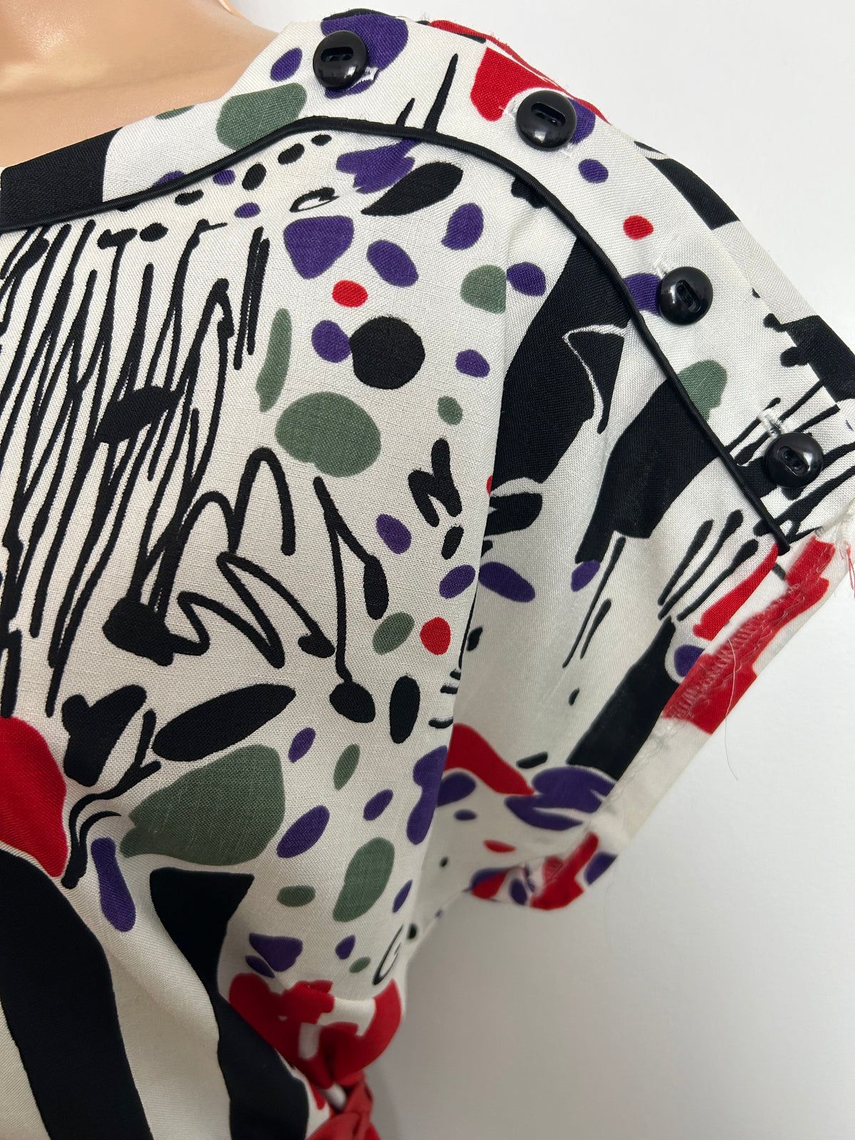 Vintage 1980s Size 16 White Red Black Purple Abstract Print Belted Straight Fitting Day Dress