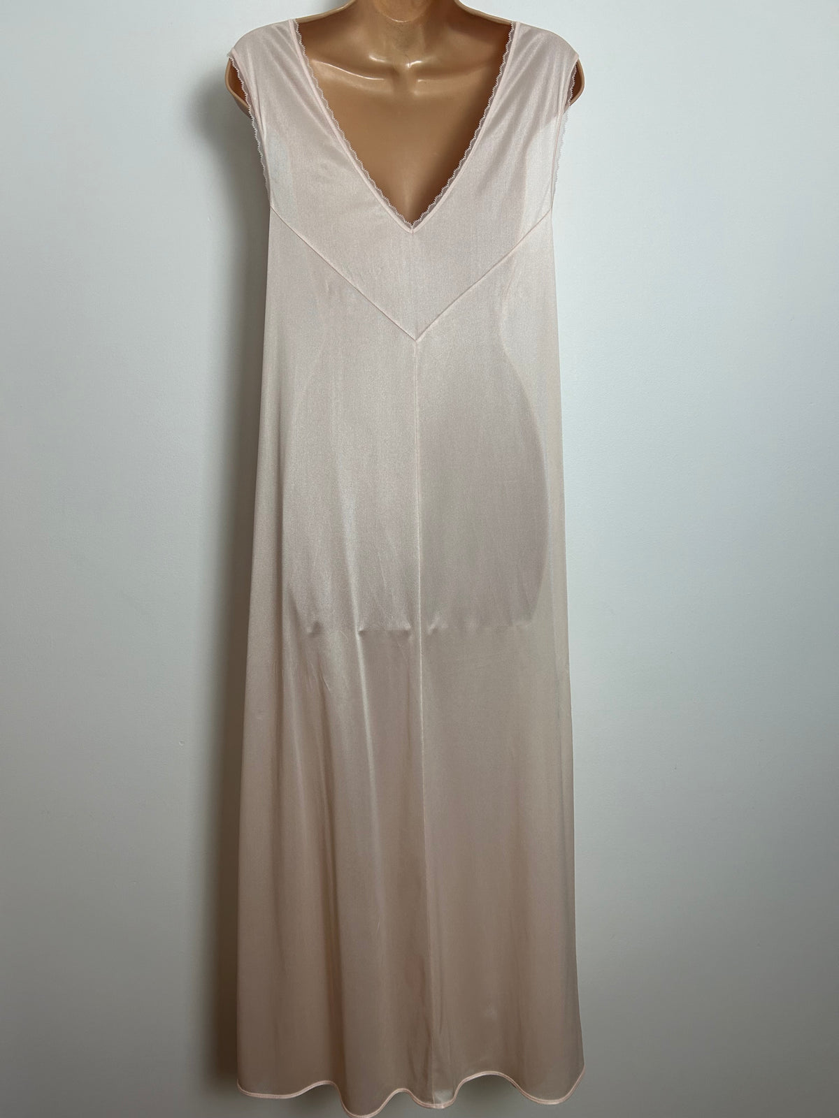 Vintage 1970s Size 12 Pale Nude Peach Lace Trim Full Length Negligee Nightgown
