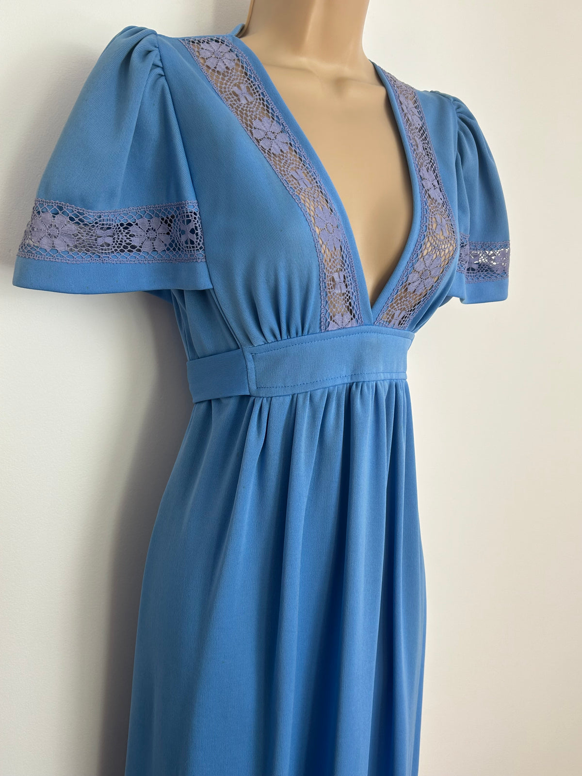 Vintage 1970s RICHARD SHOPS Size 8 Blue Lace Trim Flutter Sleeve Tie Back Maxi Dress