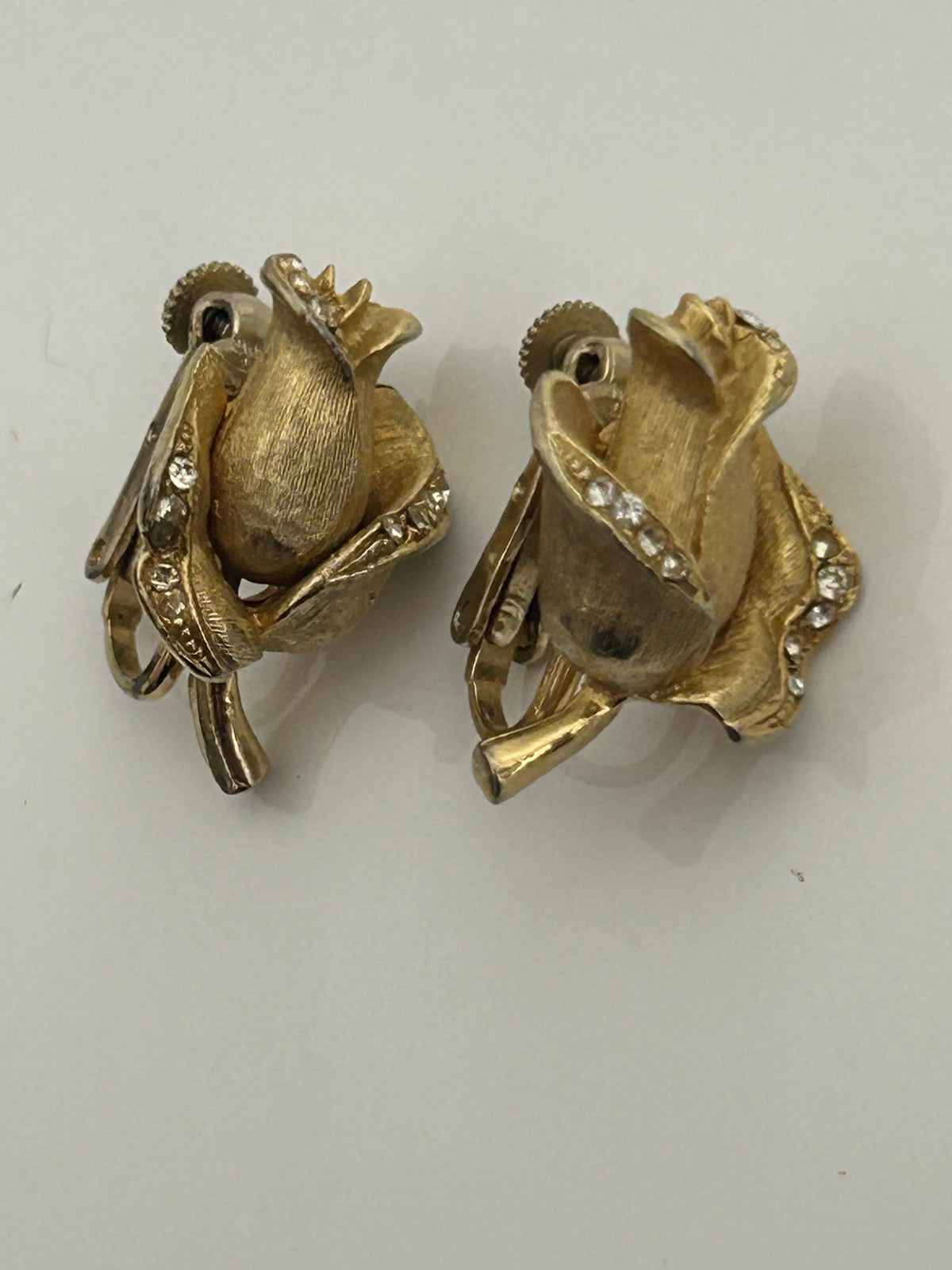 Vintage 1960s JEWELCRAFT Gold Tone Rose Bud Diamante Set Clip On Earrings