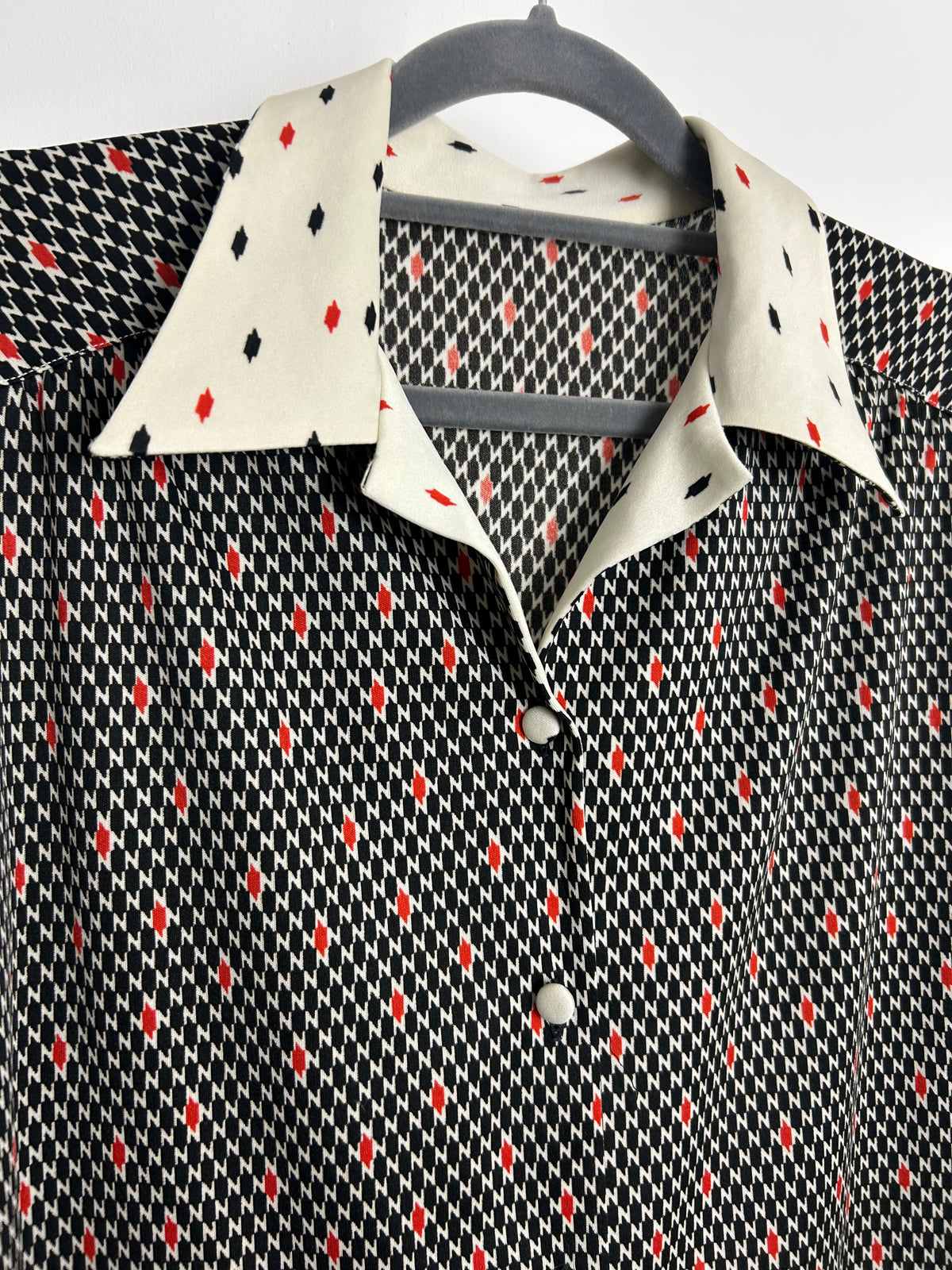 Vintage 1970s Size 16 Black Cream & Red Abstract Check Print Long Sleeve Collared Shirt