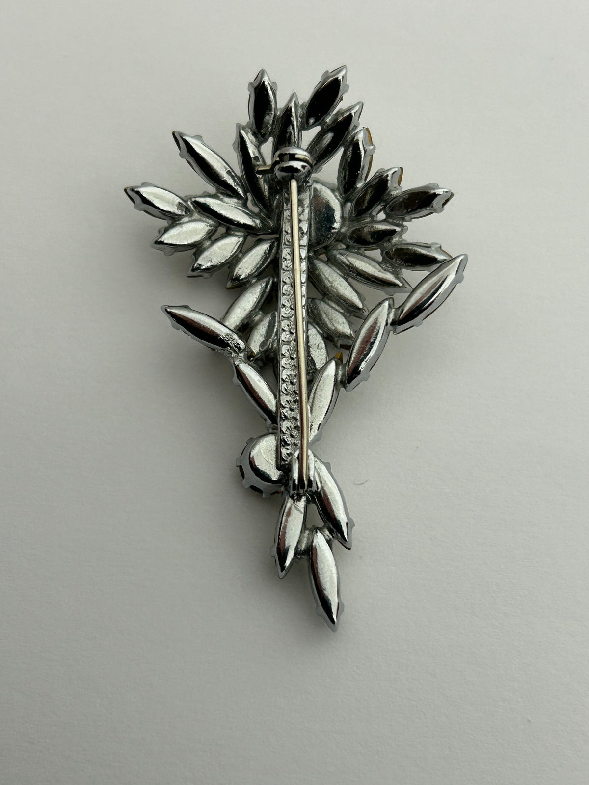 Vintage 1960s Silver Tone Base Metal Glass Stone & Diamante Set Flower Brooch