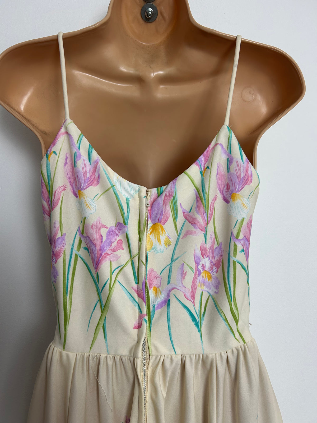 Vintage 1970s Size 6-8 Cream & Pink Iris Print Strappy Handkerchief Hem Summer Maxi Dress