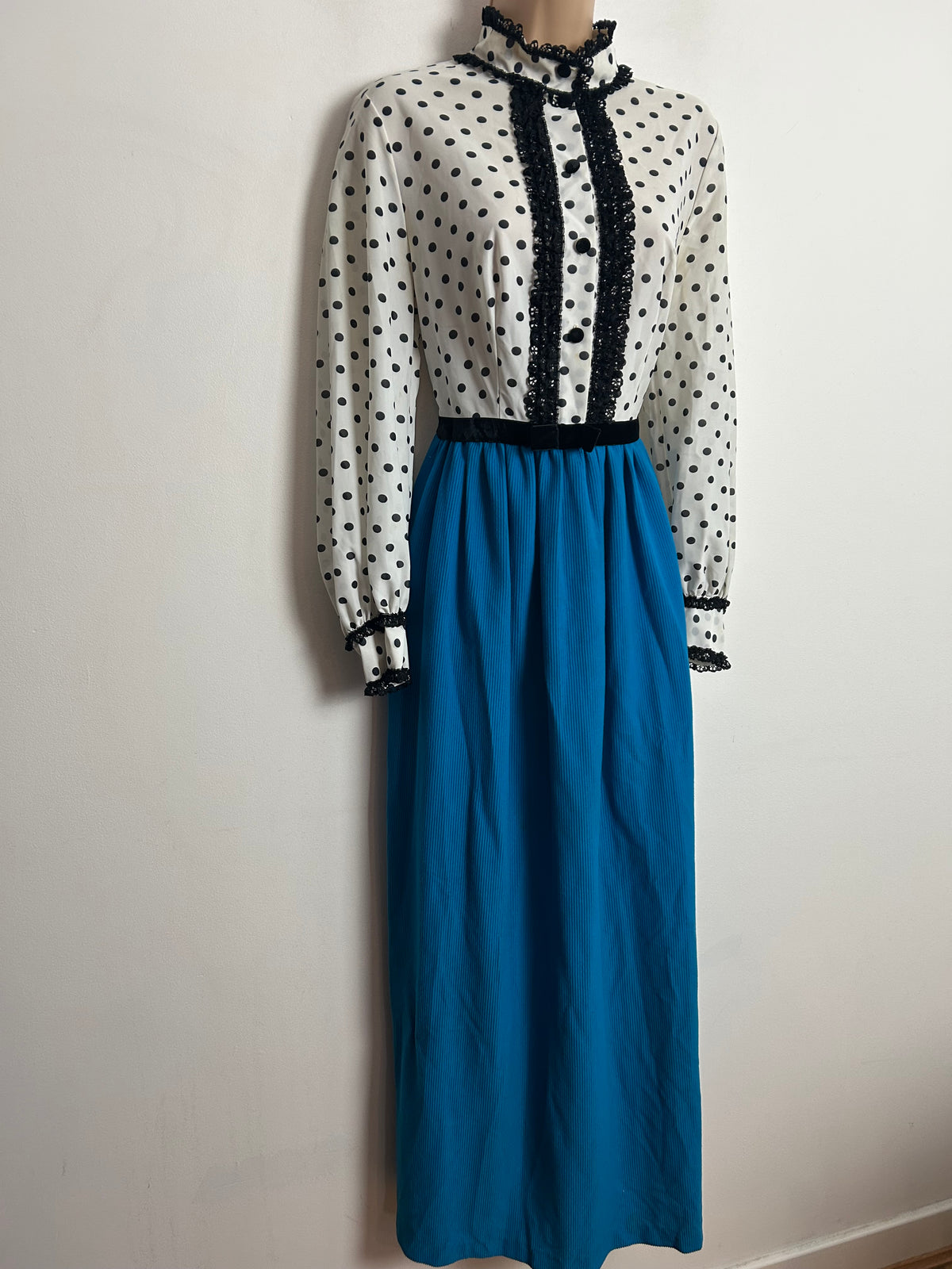 Vintage 1970s UK Size 10-12 White Black & Peacock Blue Polka Dot Nylon Lightweight Prairie Boho Maxi Dress