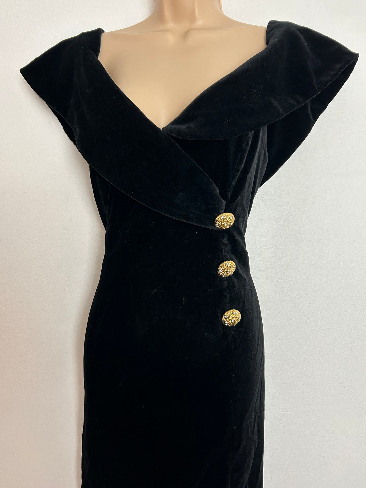 Vintage 1980s REGINE UK Size 12 Black Velvet Bardot Fitted Cocktail Party Evening Dress
