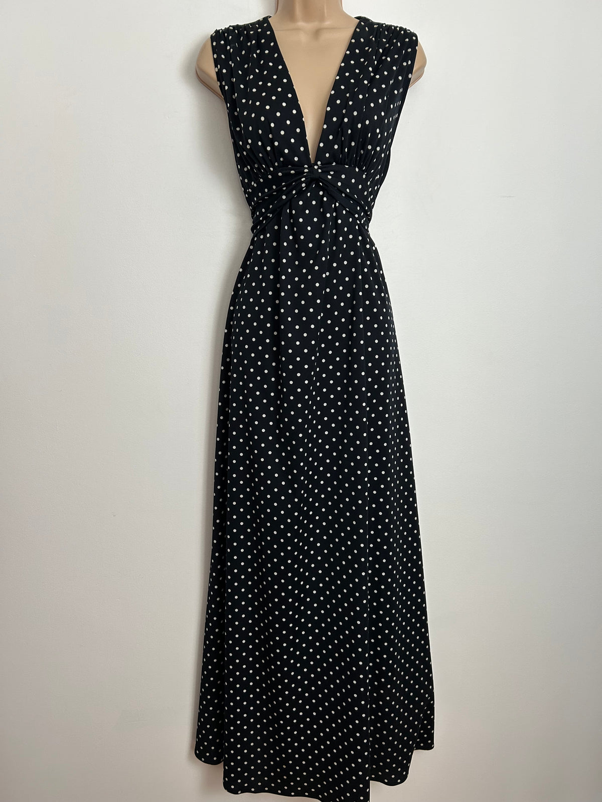Vintage 1970s Size 10-12 Black & White Polka Dot Print Sleeveless Ruched Waistband Maxi Dress