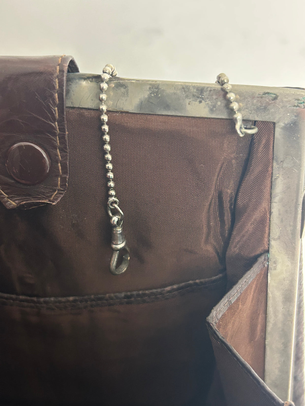 Vintage 1940s Dark Brown Textured Leather & Silver Frame Hand Strap Clutch Bag