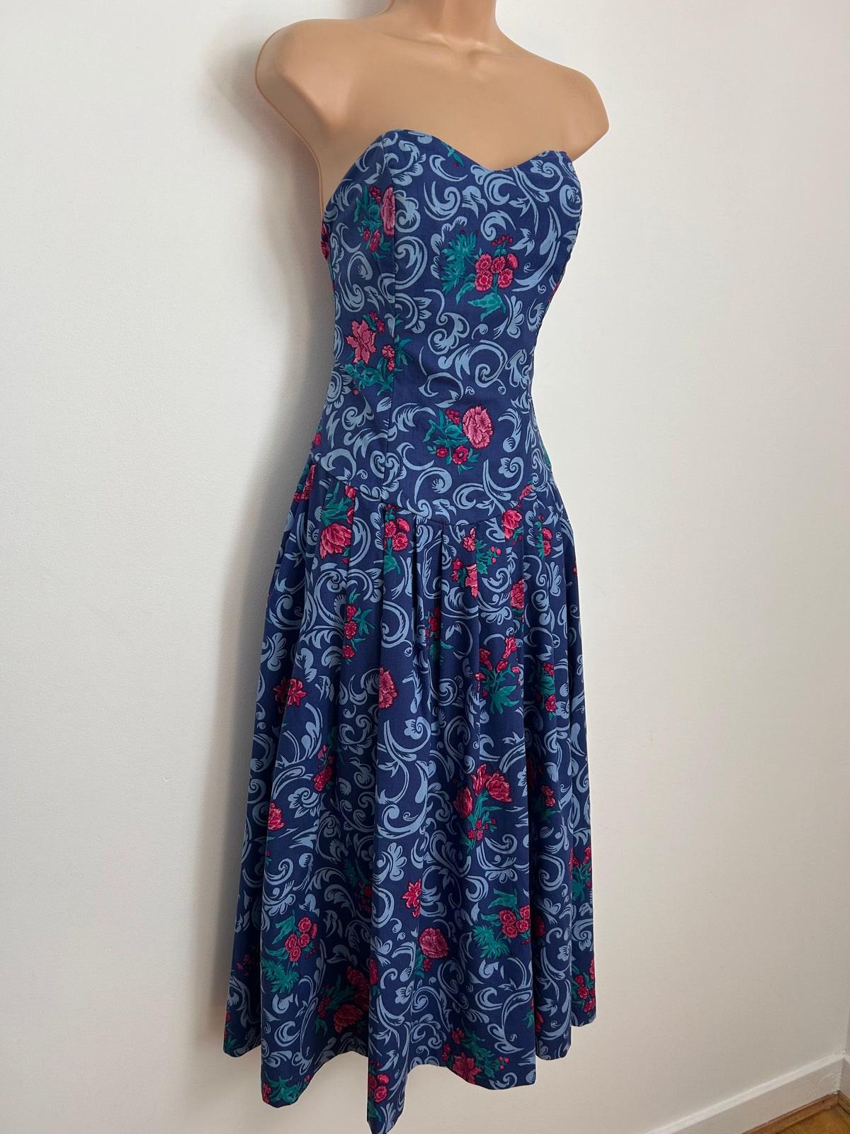 Vintage 1980s LAURA ASHLEY Size 6/8 (Size 10) Blue & Pink Floral Print Strapless Boned Pleated Occasion Dress