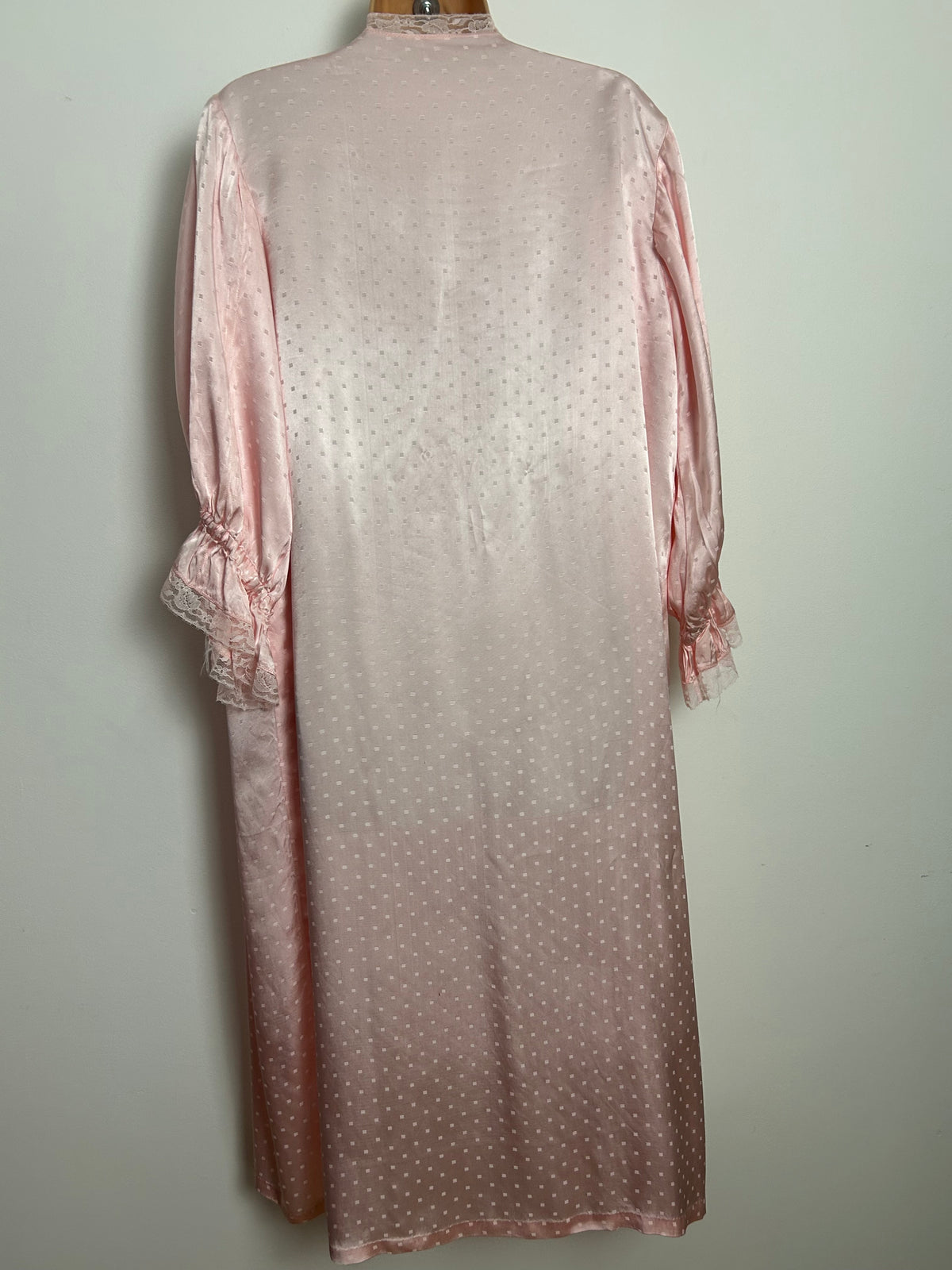 Vintage Up To Size 16 Pink Lace Trim Silky Satin Open Front Long Sleeve Peignoir