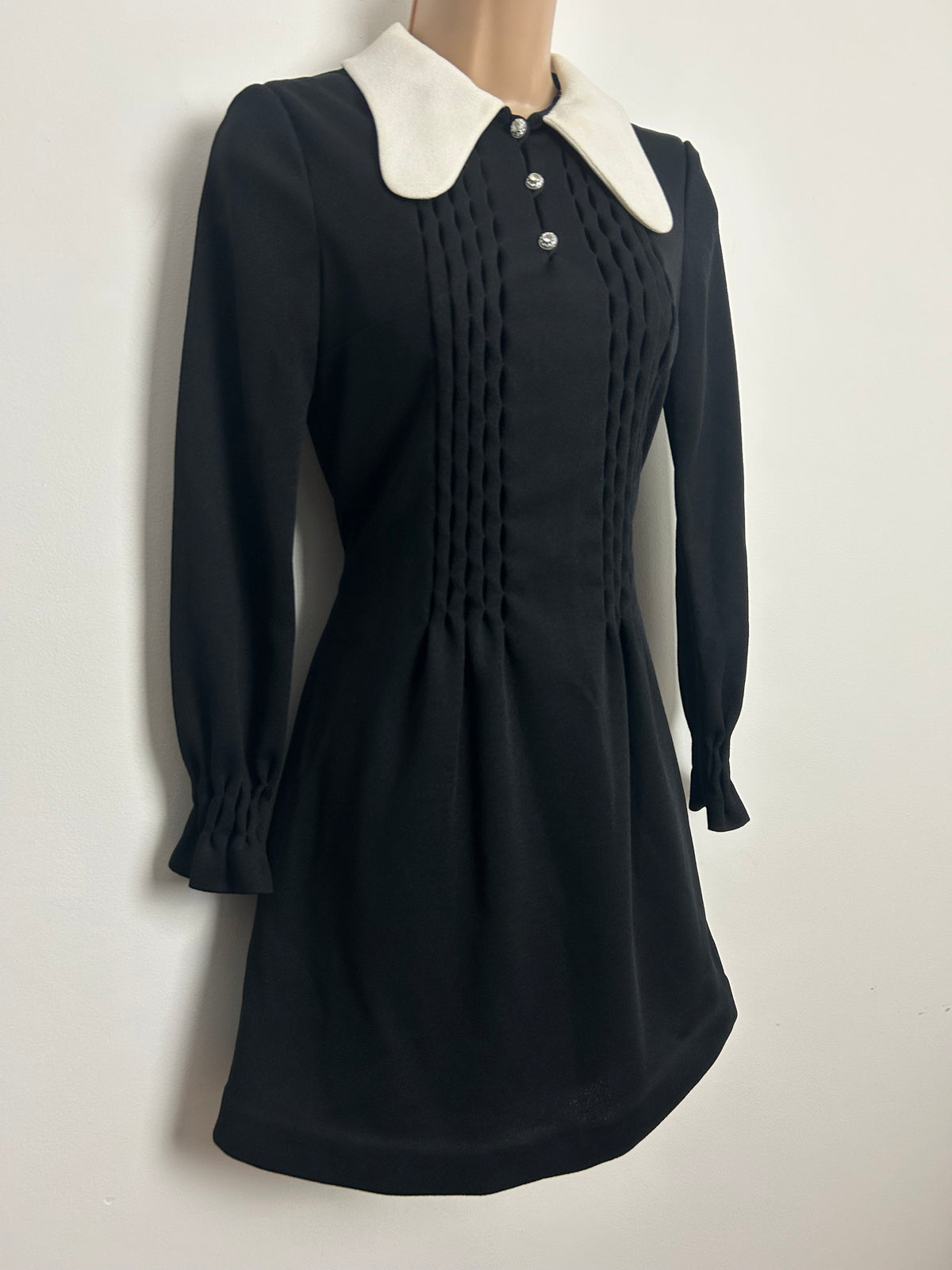 Vintage 1960s PEGGY LANE Size 6 Black Beagle Collar Pintuck Pleated Tie Back Mini Mod Dress