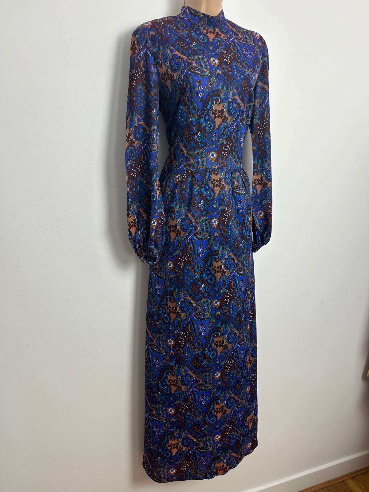 Vintage 1970s Size 8-10 Blue & Brown Tones Paisley Scarf Print Long Sleeve Maxi Dress