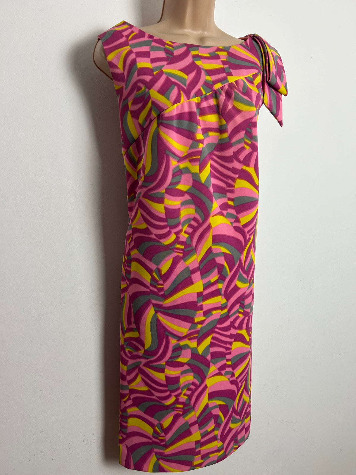 Vintage 1960s Size 14-16 Pink Yellow & Grey Psychedelic Print Bow Shoulder Detail Mod Shift Dress