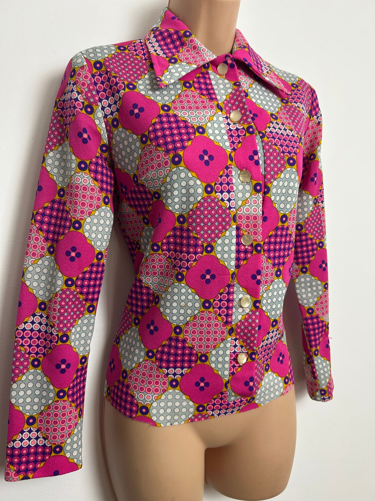 Vintage 1970s Size 12 Pink & Grey Tones Abstract Polka Dot & Psychedelic Print Dagger Collar Shirt