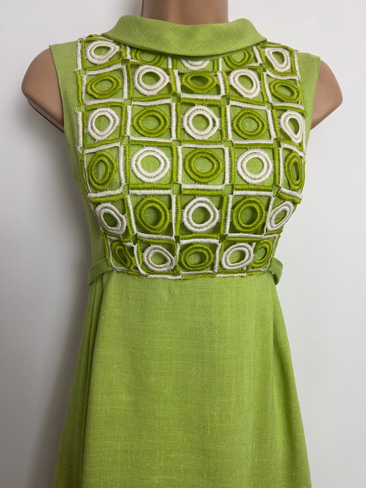 Vintage 1960s Size 6 Lime Green & White Embroidered Cut Out Panel Detail Occasion Maxi Dress