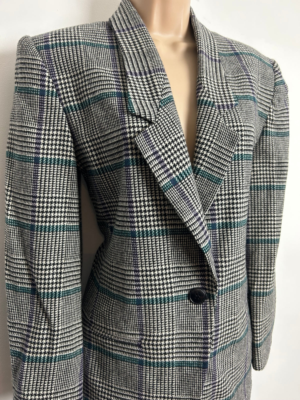 Vintage 1980s REQUIREMENTS Size 12 Black Grey & White Check Print Blazer With Velvet Collar